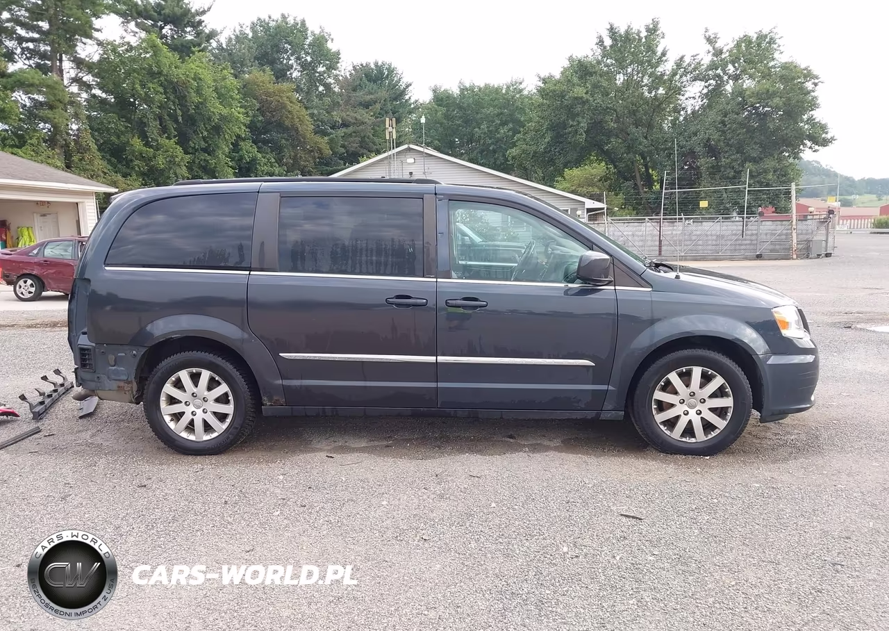 2014 Chrysler Town & Country Touring VIN:2C4RC1BGXER233928 - 14
