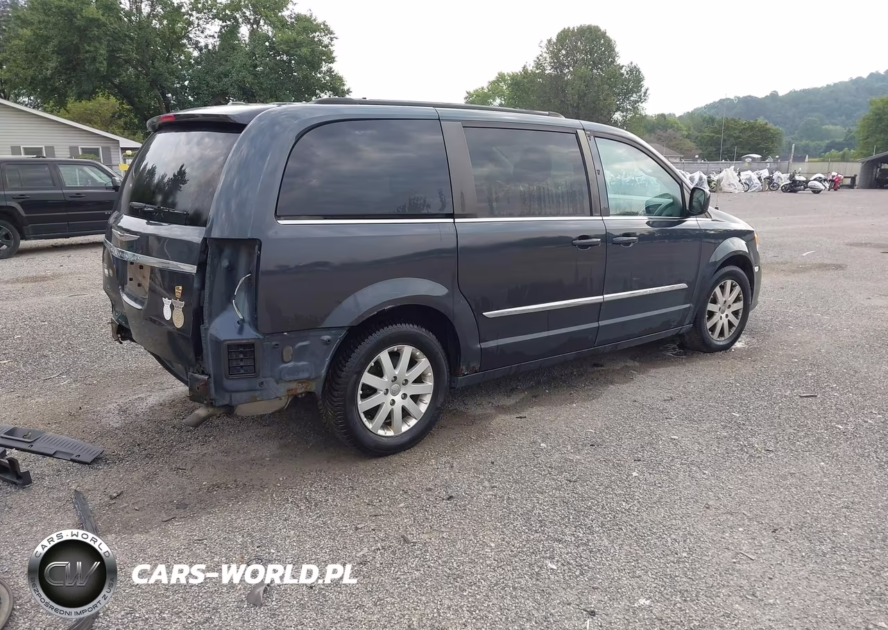 2014 Chrysler Town & Country Touring VIN:2C4RC1BGXER233928 - 4