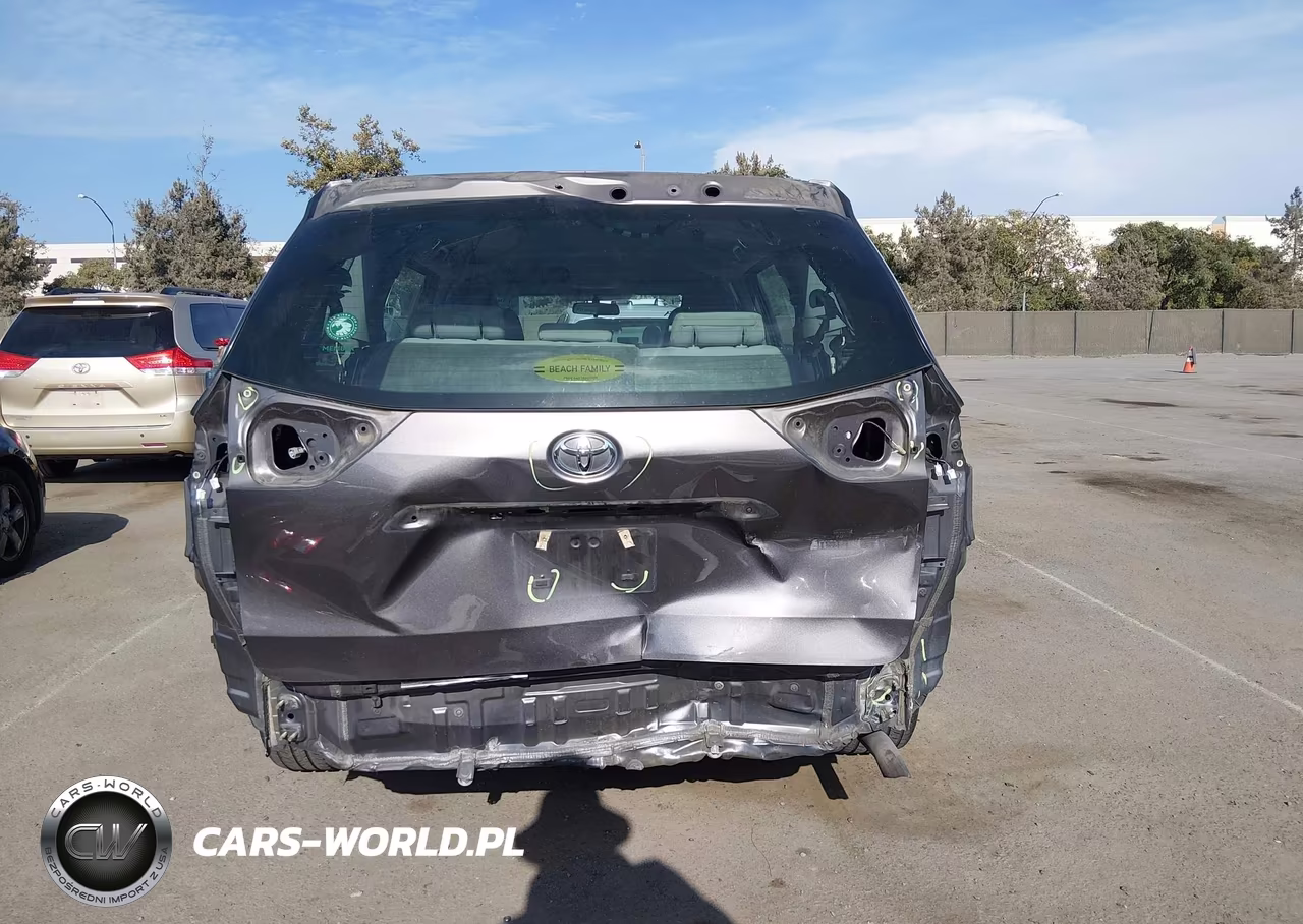 2017 Toyota Sienna L 7 Passenger VIN:5TDZZ3DC6HS852980 - 17