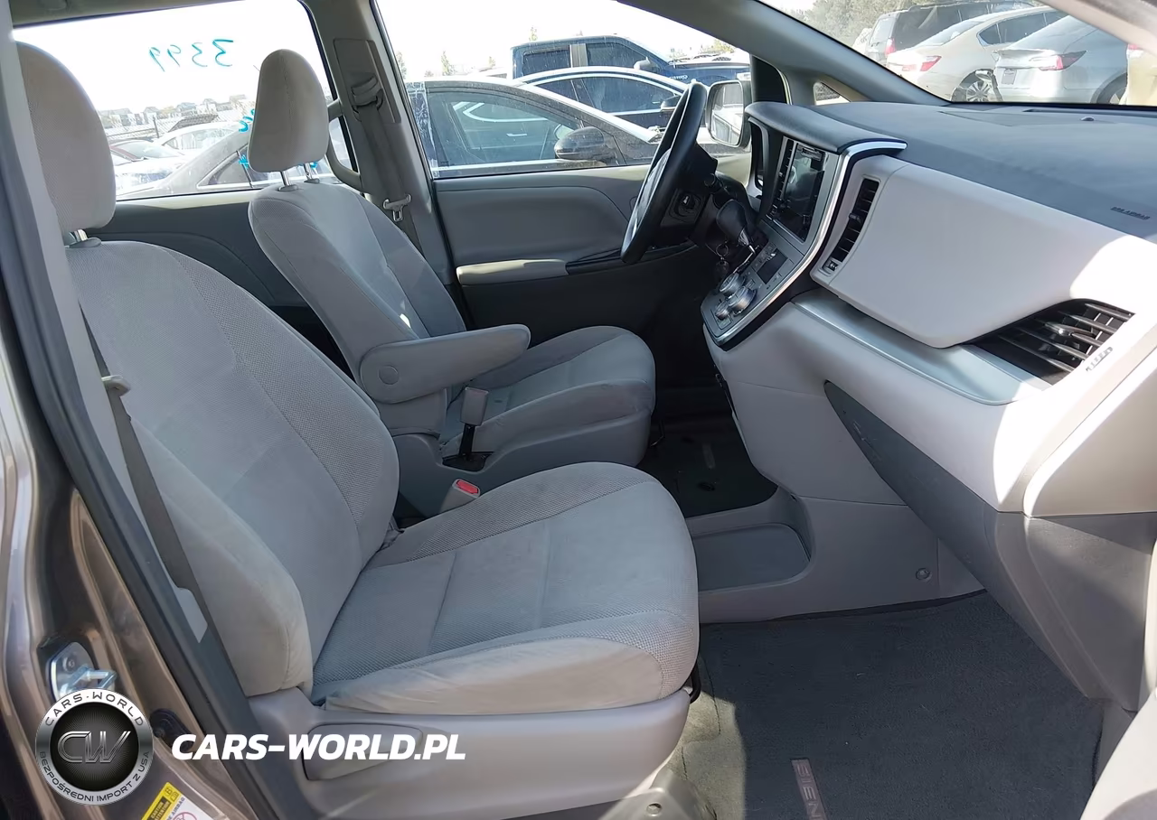 2017 Toyota Sienna L 7 Passenger VIN:5TDZZ3DC6HS852980 - 5
