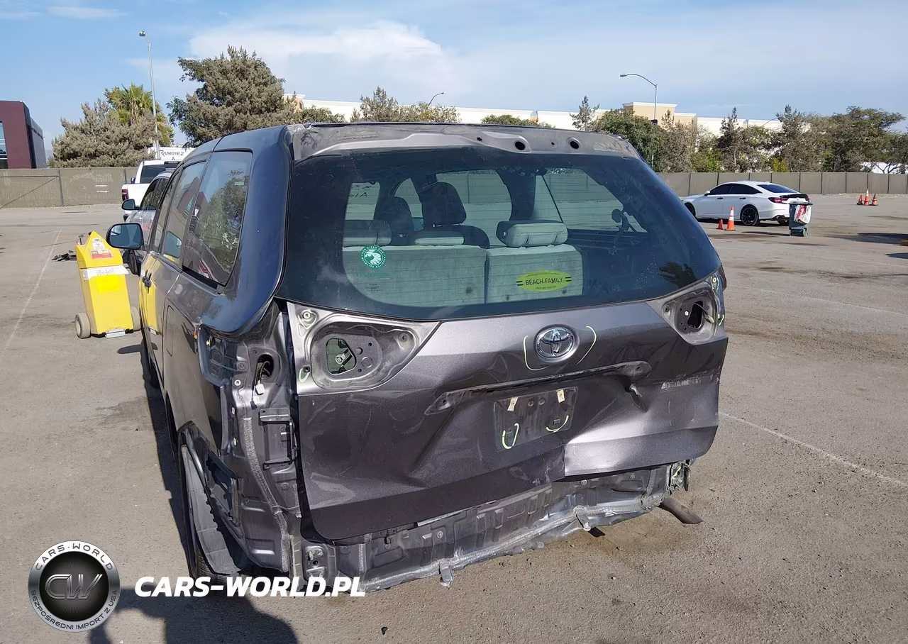 2017 Toyota Sienna L 7 Passenger VIN:5TDZZ3DC6HS852980 - 6