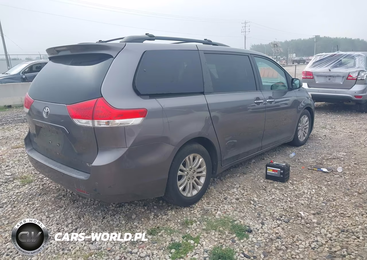2011 Toyota Sienna Xle V6 VIN:5TDYK3DC3BS021072 - 4