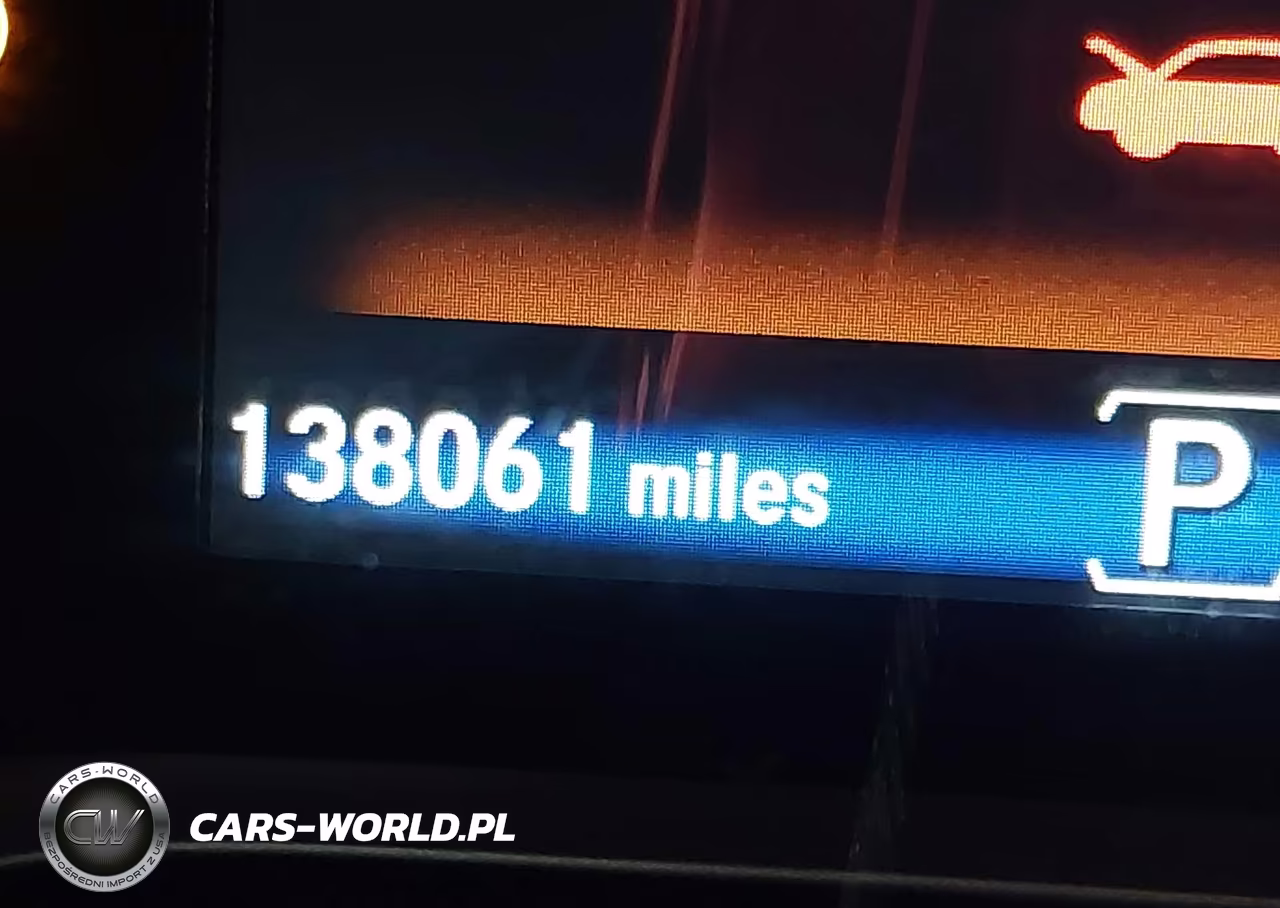 2018 Honda Pilot Touring VIN:5FNYF6H95JB006404 - 16