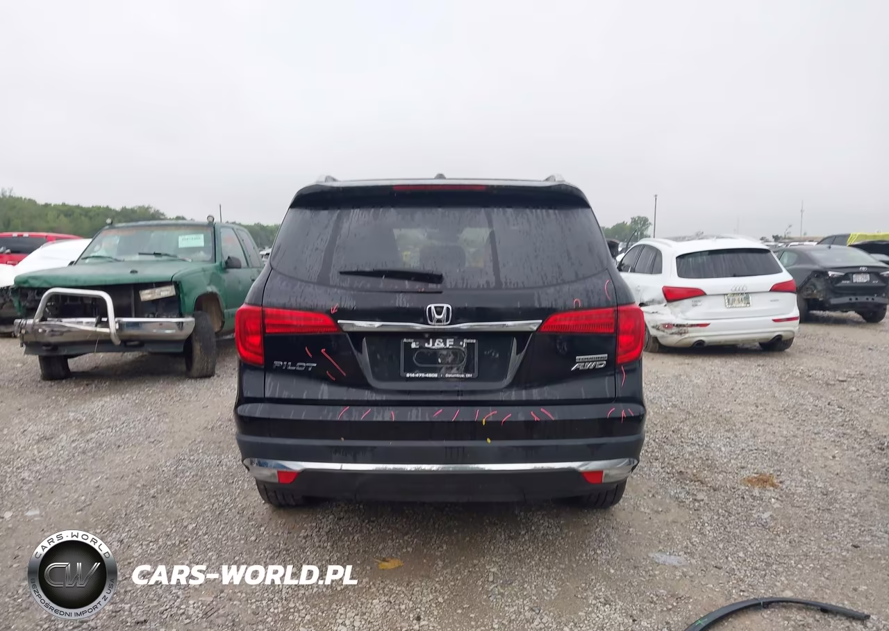 2018 Honda Pilot Touring VIN:5FNYF6H95JB006404 - 17