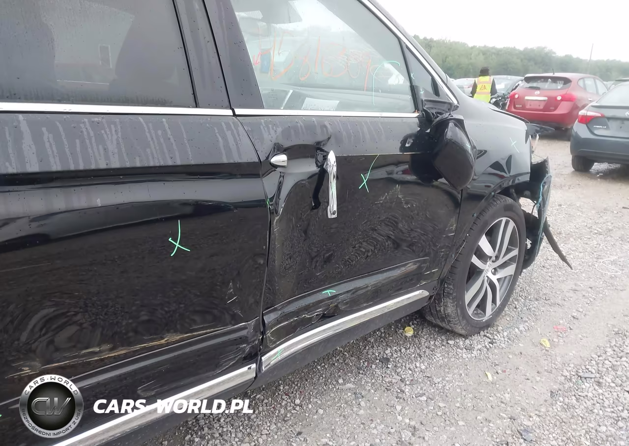 2018 Honda Pilot Touring VIN:5FNYF6H95JB006404 - 18