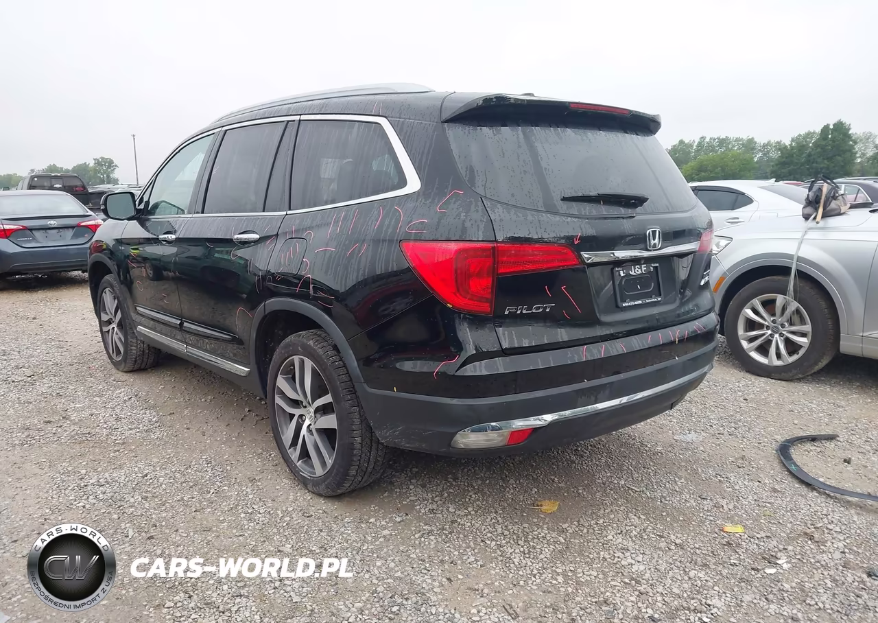 2018 Honda Pilot Touring VIN:5FNYF6H95JB006404 - 3