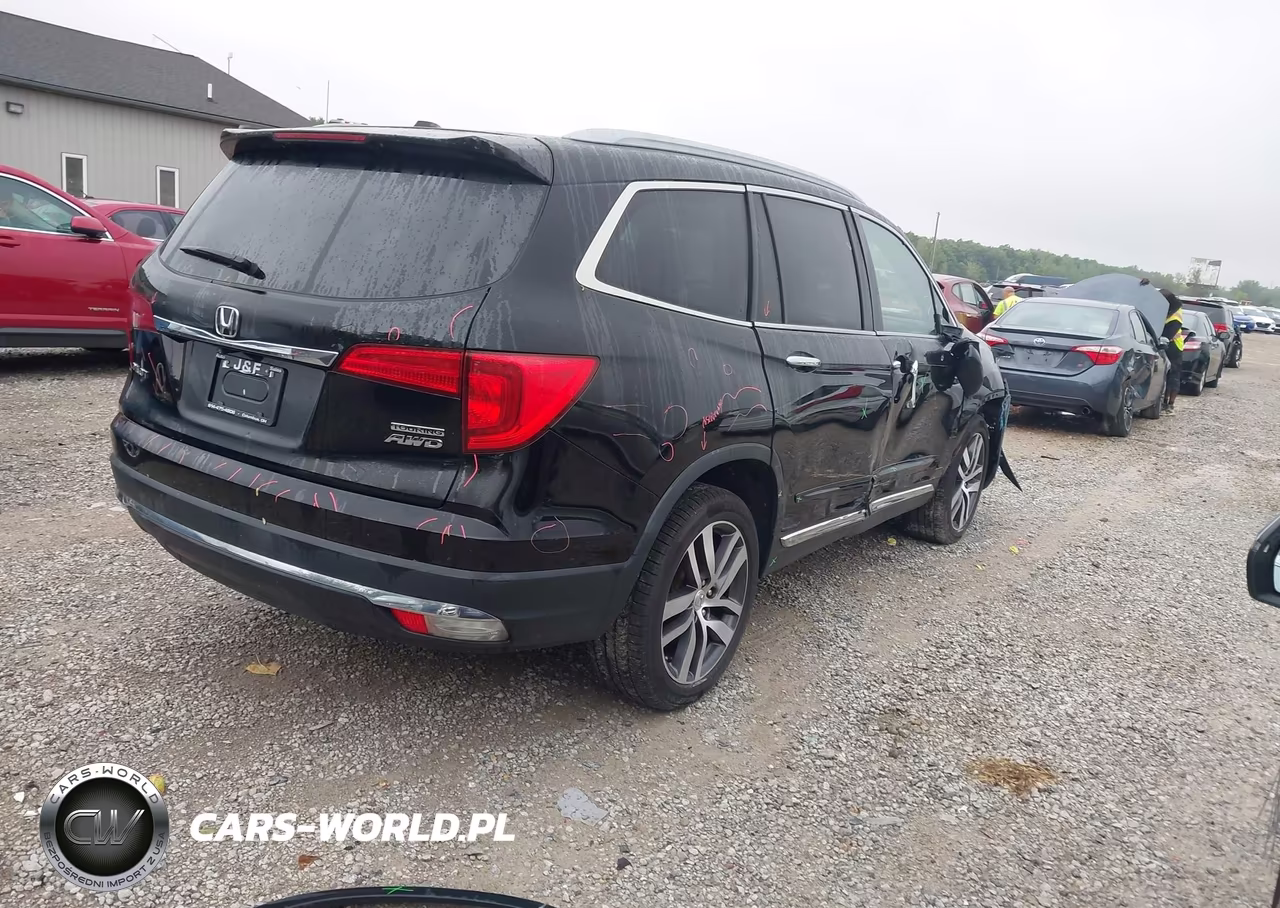 2018 Honda Pilot Touring VIN:5FNYF6H95JB006404 - 4