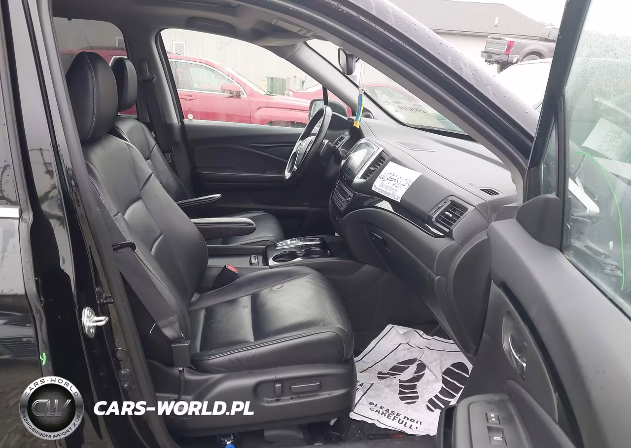 2018 Honda Pilot Touring VIN:5FNYF6H95JB006404 - 5