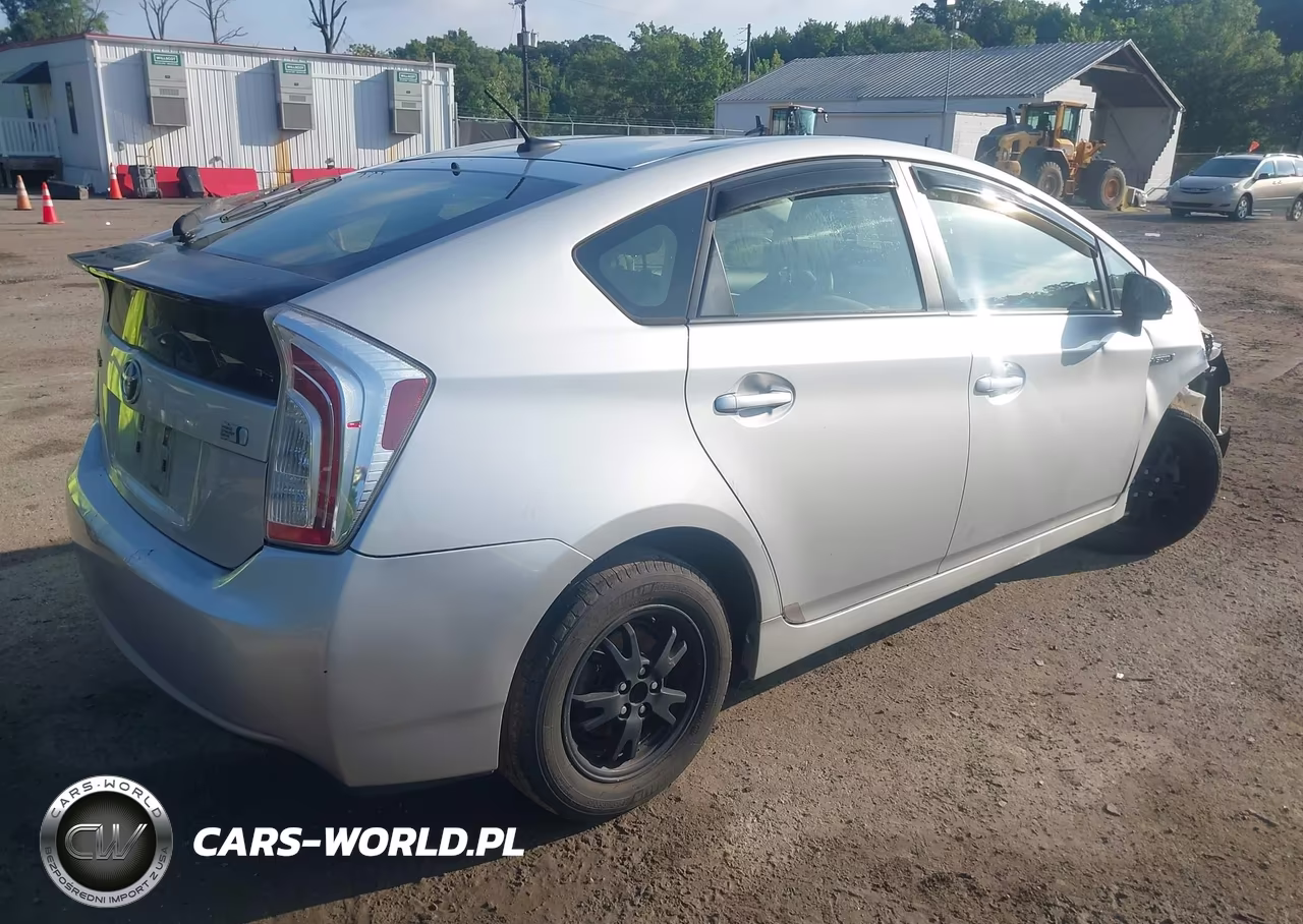 2013 Toyota Prius Three VIN:JTDKN3DU7D5579568 - 4