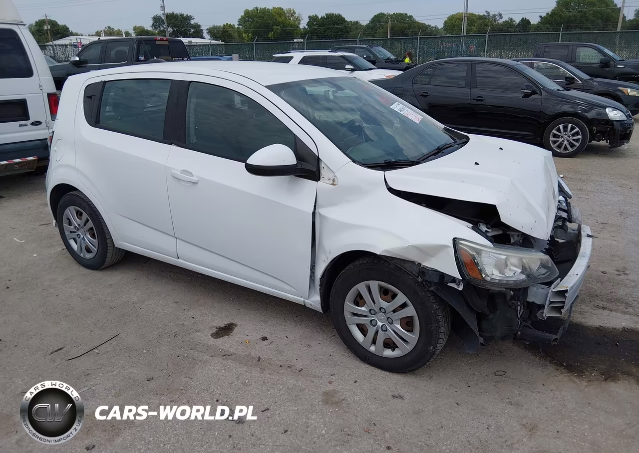 2017 Chevrolet Sonic Lt Auto – zdjęcie 1 z 17