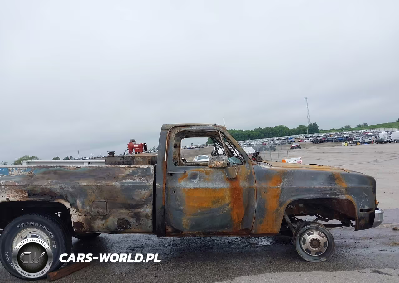 1985 Chevrolet C20 VIN:1GCGC24J4FF373018 - 13