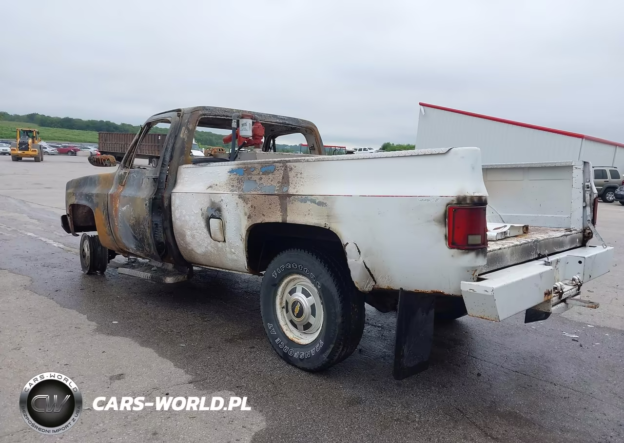 1985 Chevrolet C20 VIN:1GCGC24J4FF373018 - 3