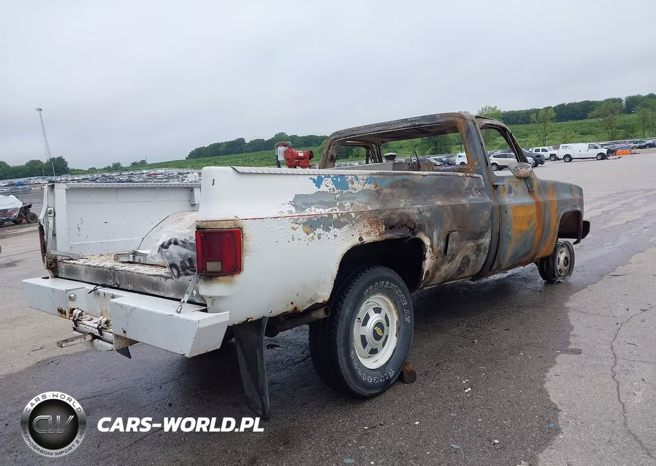1985 Chevrolet C20 VIN:1GCGC24J4FF373018 - 4