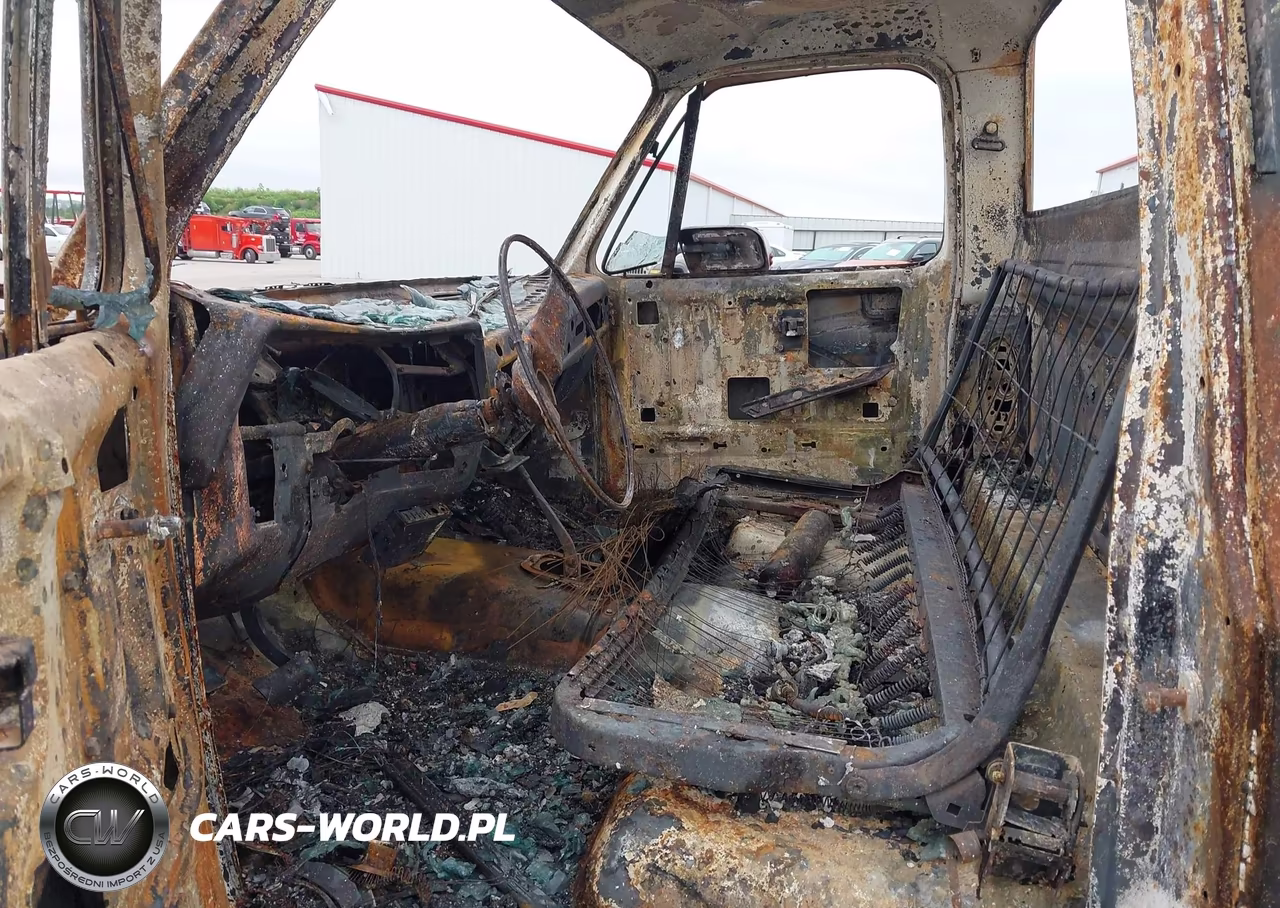 1985 Chevrolet C20 VIN:1GCGC24J4FF373018 - 5