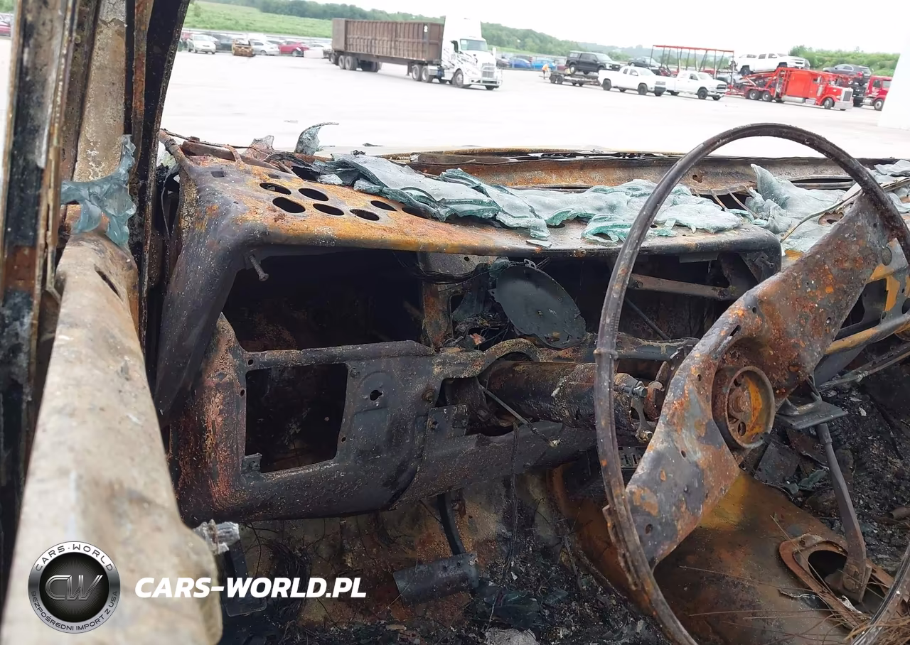 1985 Chevrolet C20 VIN:1GCGC24J4FF373018 - 7