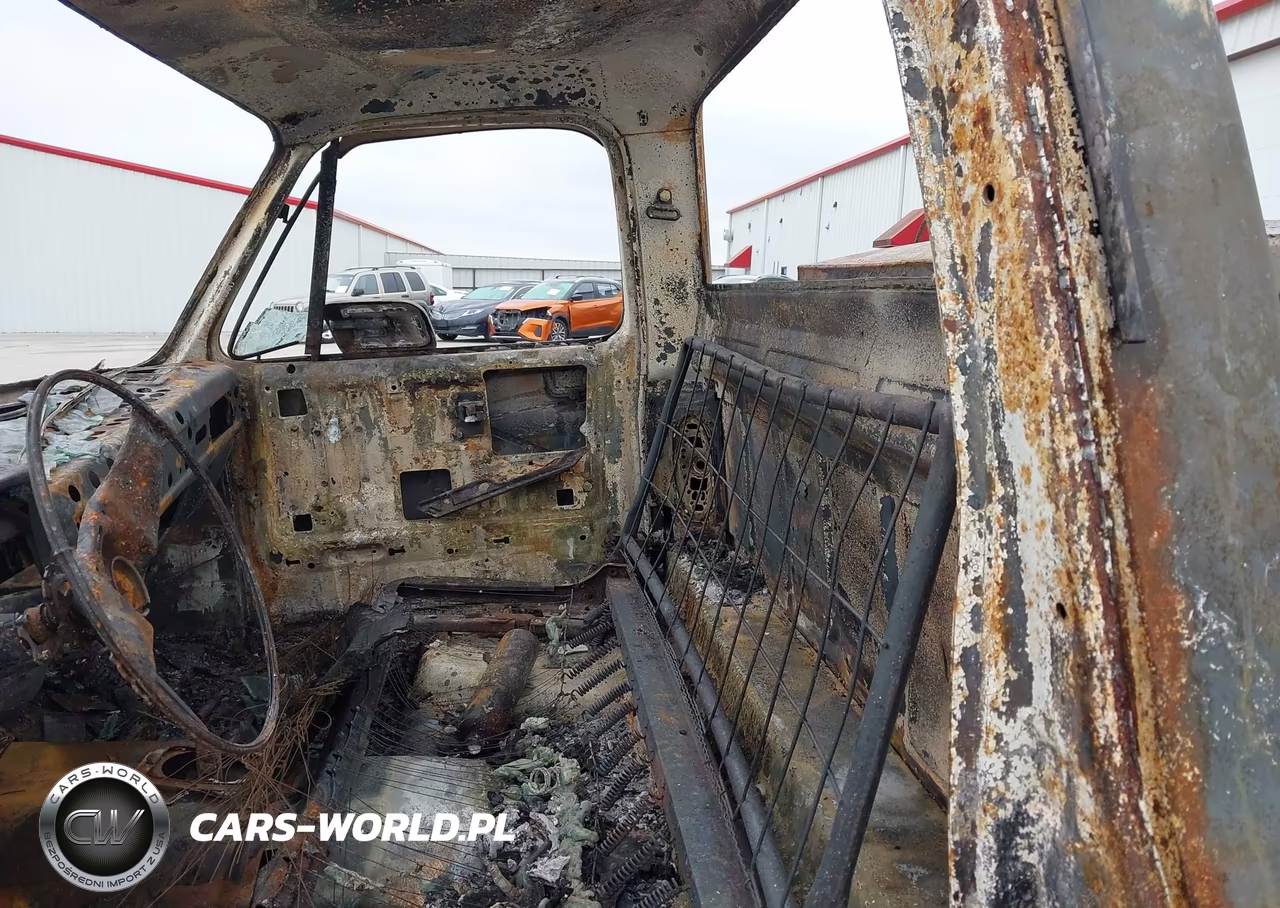 1985 Chevrolet C20 VIN:1GCGC24J4FF373018 - 8