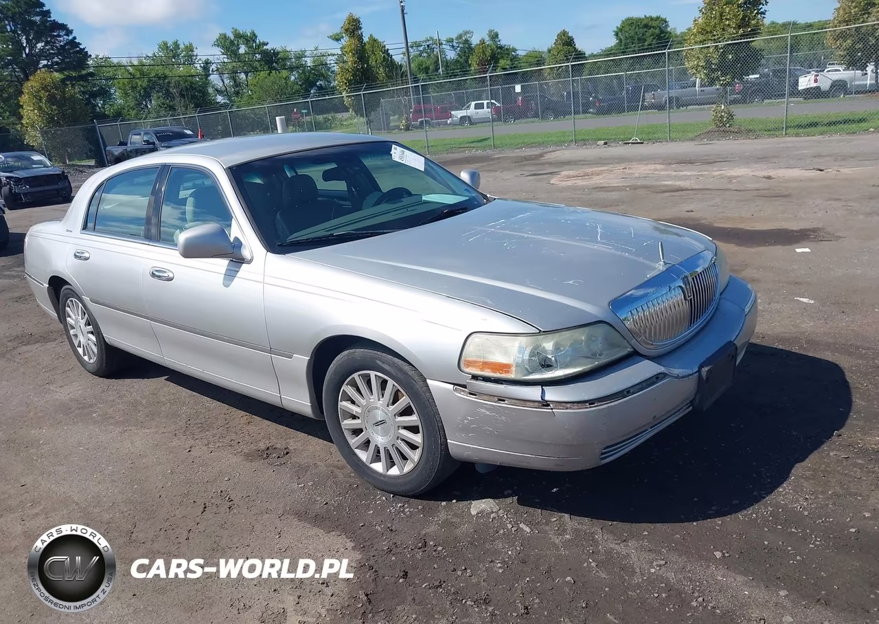 2003 Lincoln Town Car Signature