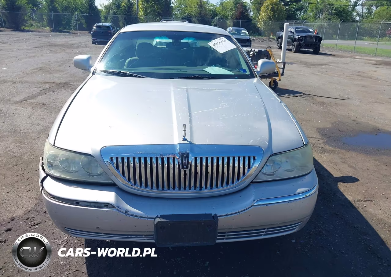 2003 Lincoln Town Car Signature VIN:1LNHM82W13Y705334 - 12