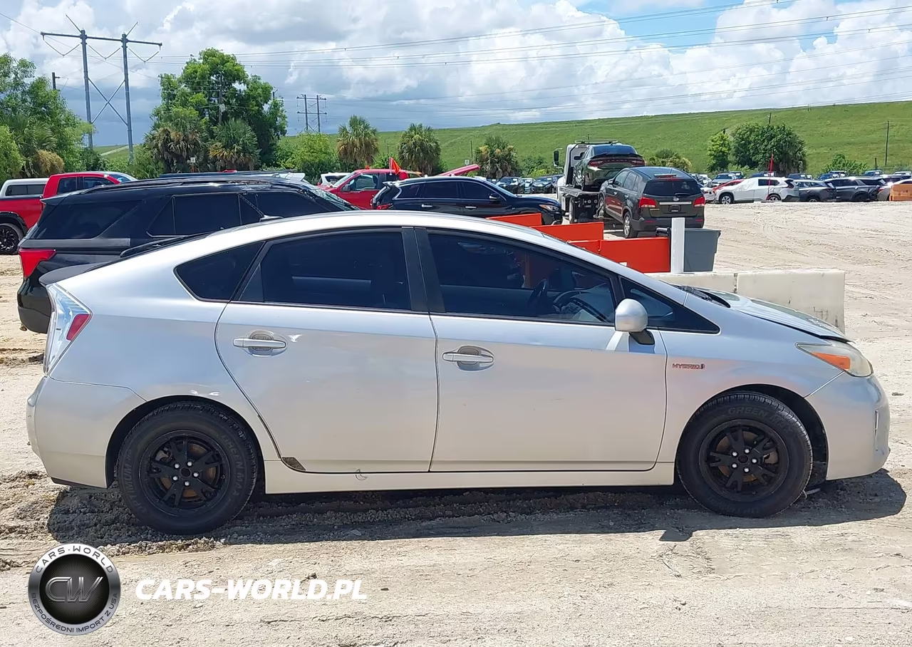 2014 Toyota Prius Three VIN:JTDKN3DU9E0361968 - 13