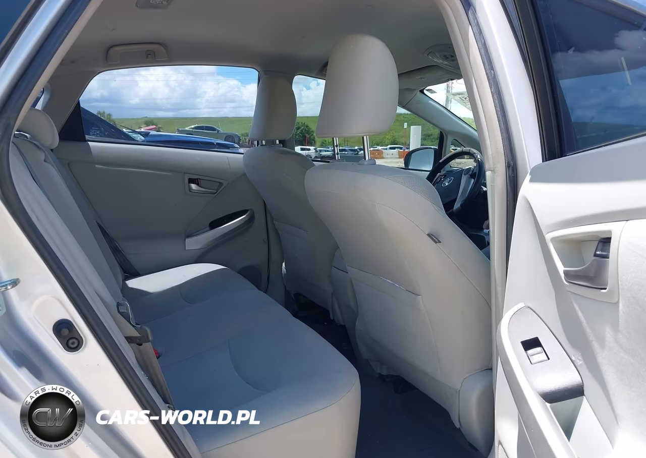 2014 Toyota Prius Three VIN:JTDKN3DU9E0361968 - 8