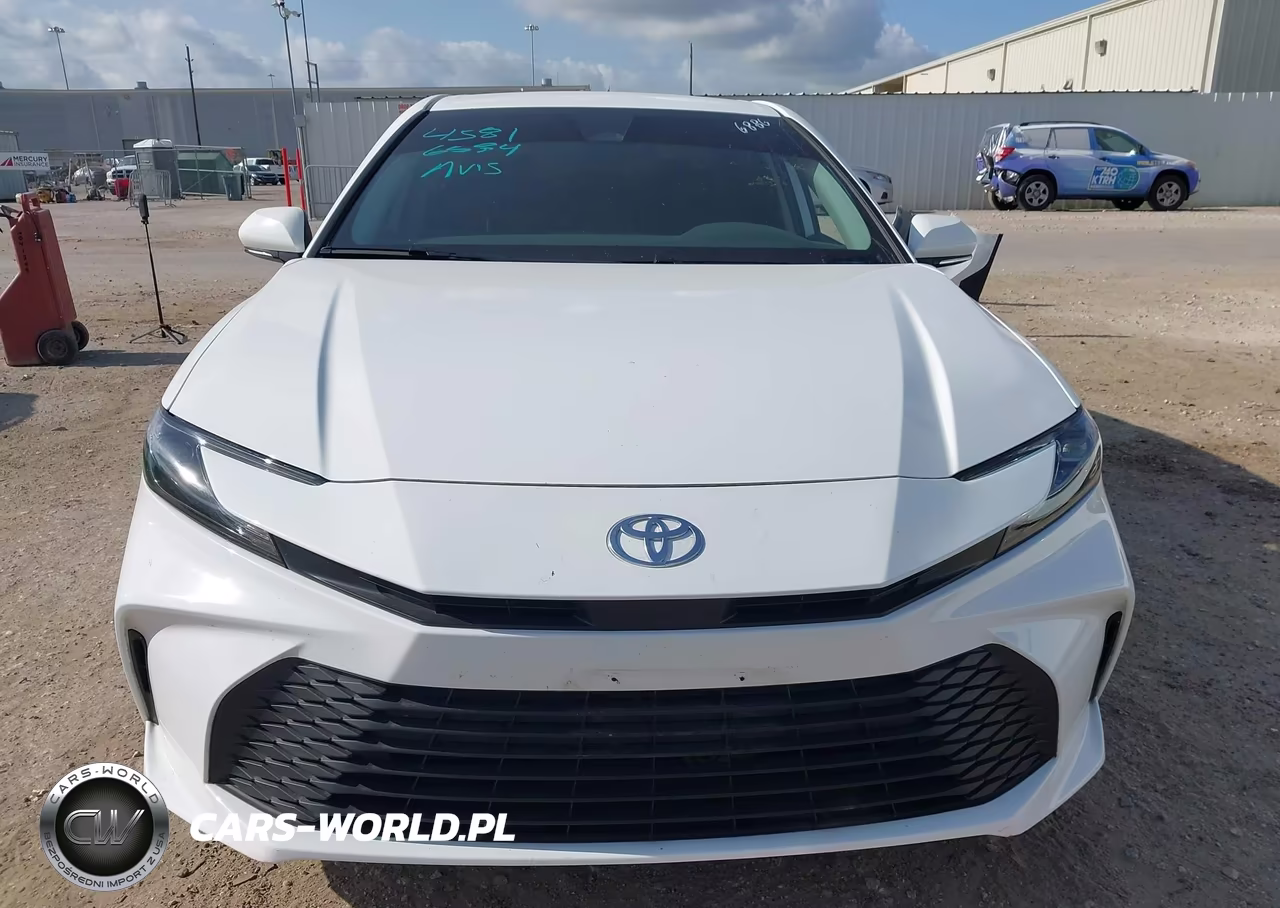2026 Toyota Camry Le VIN:4T1DAACK5TU256886 - 13