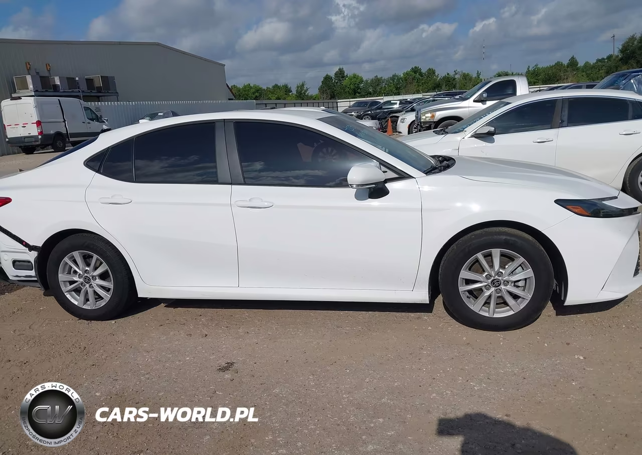 2026 Toyota Camry Le VIN:4T1DAACK5TU256886 - 14