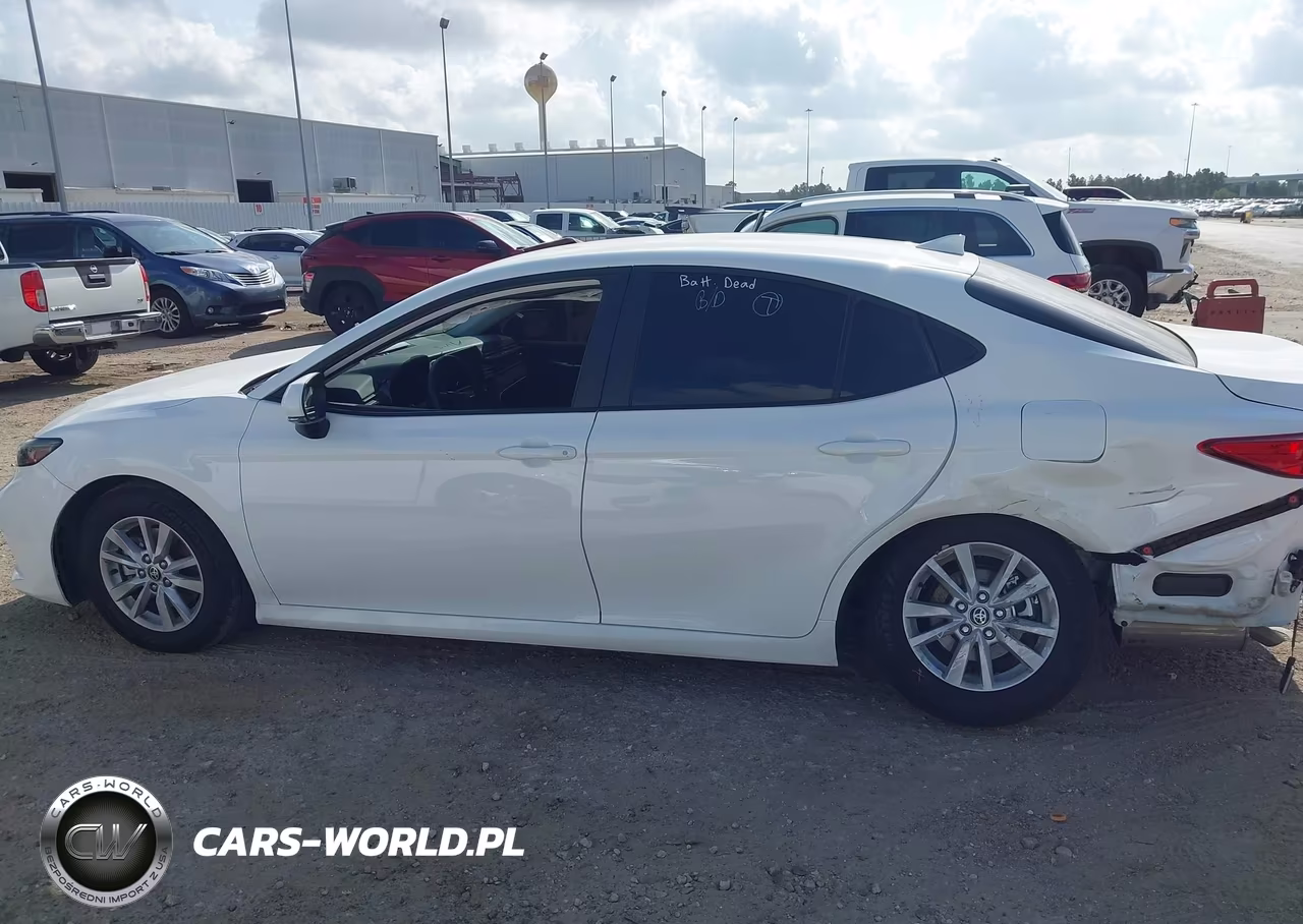2026 Toyota Camry Le VIN:4T1DAACK5TU256886 - 15