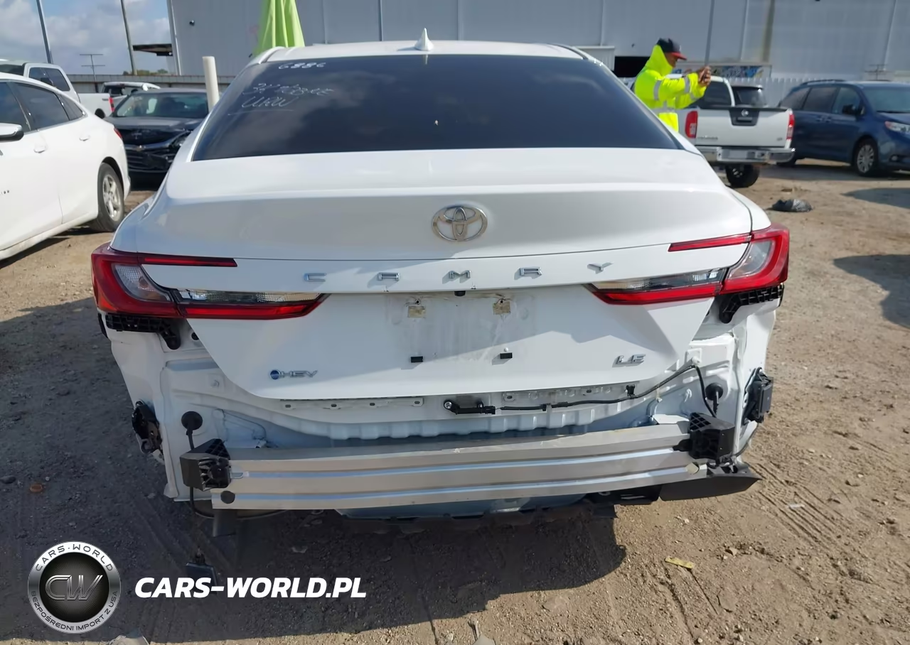 2026 Toyota Camry Le VIN:4T1DAACK5TU256886 - 17
