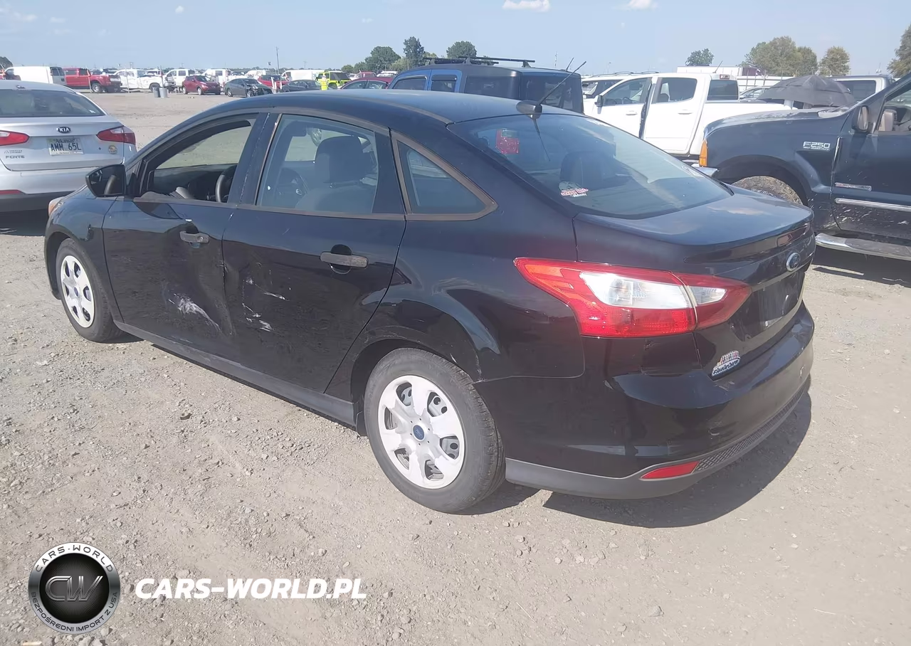 2016 Ford Focus S VIN:1FADP3E24GL256942 - 3