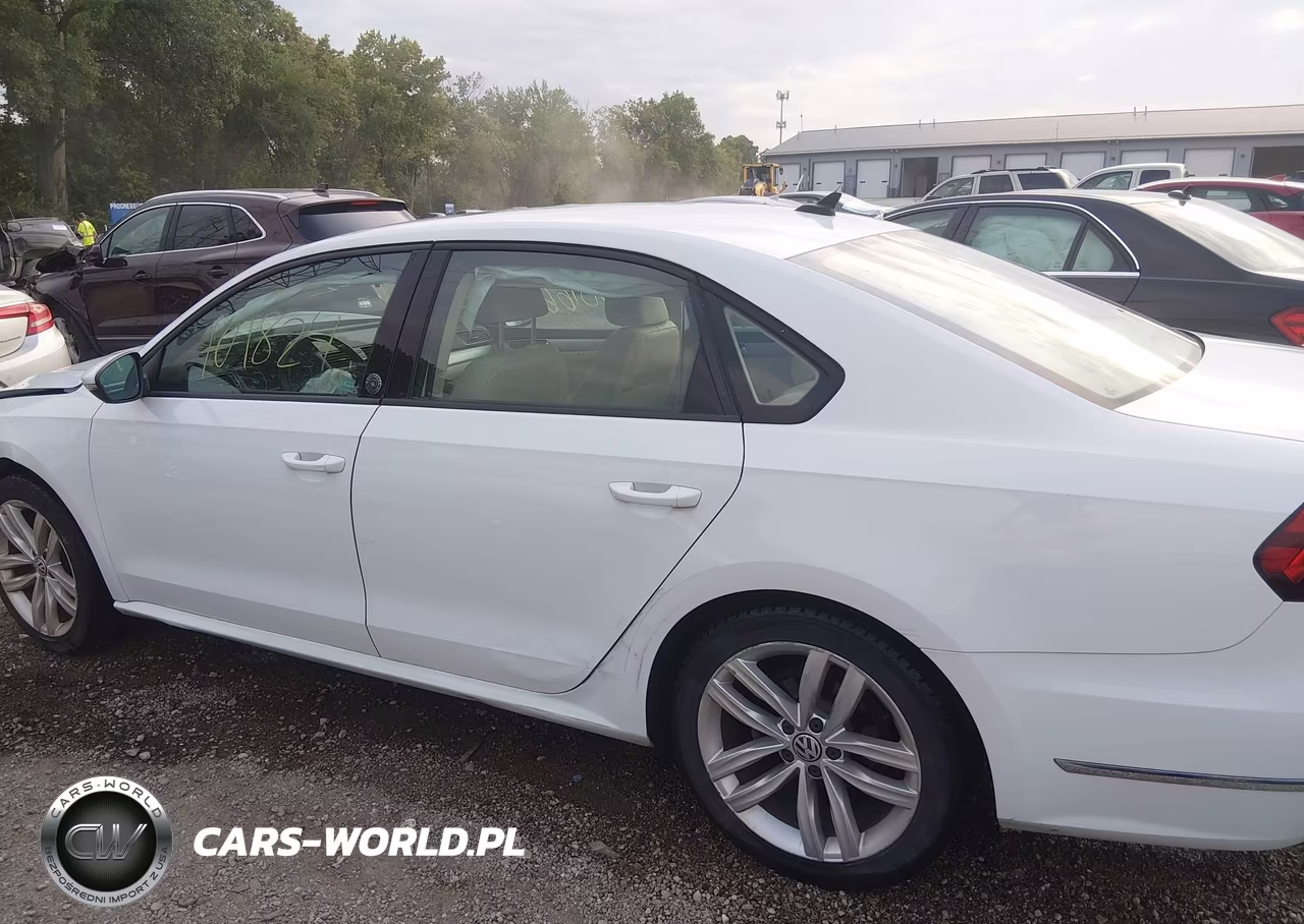2019 Volkswagen Passat 2.0T Wolfsburg Edition VIN:1VWLA7A37KC011734 - 17