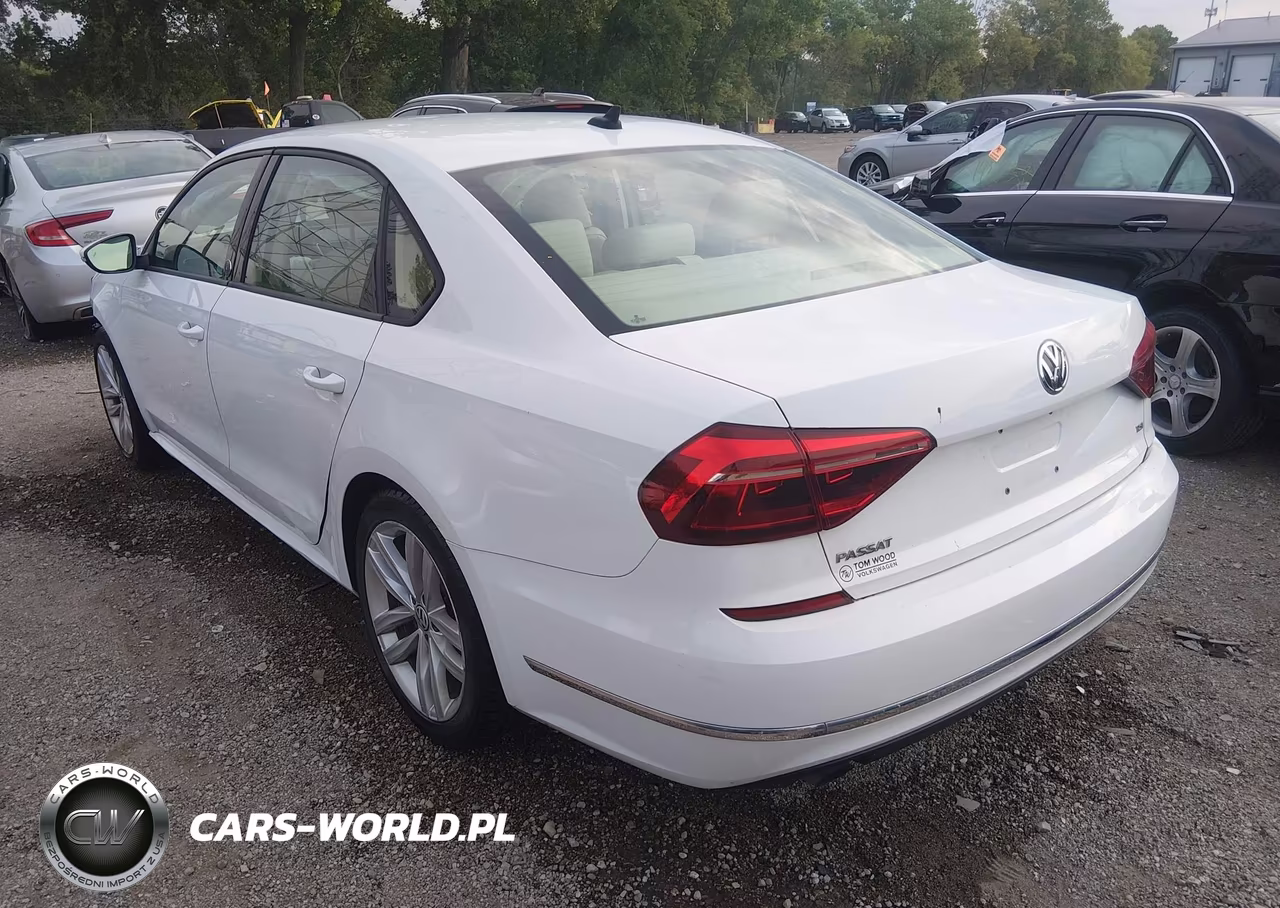 2019 Volkswagen Passat 2.0T Wolfsburg Edition VIN:1VWLA7A37KC011734 - 3