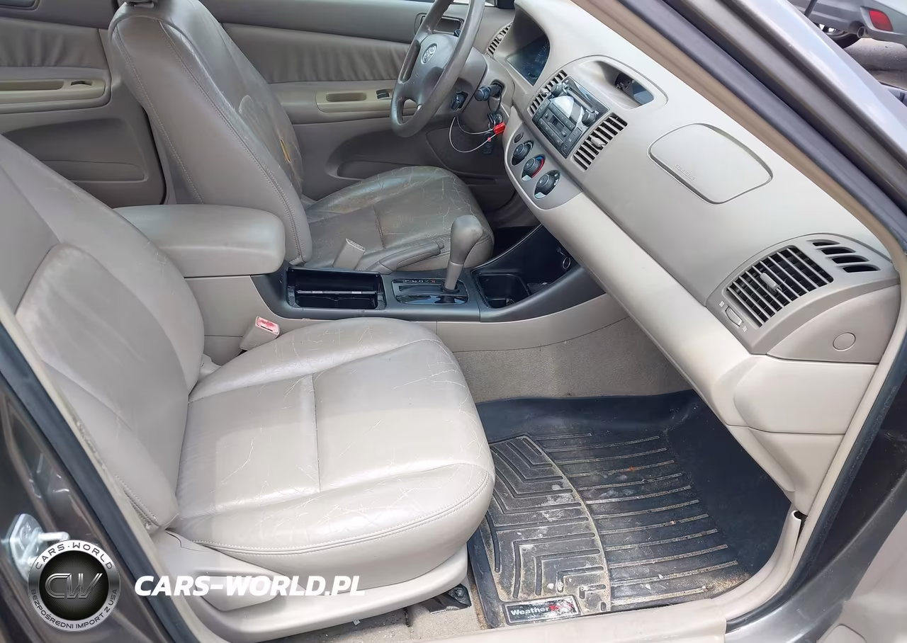 2002 Toyota Camry Le VIN:4T1BE32K02U535556 - 5