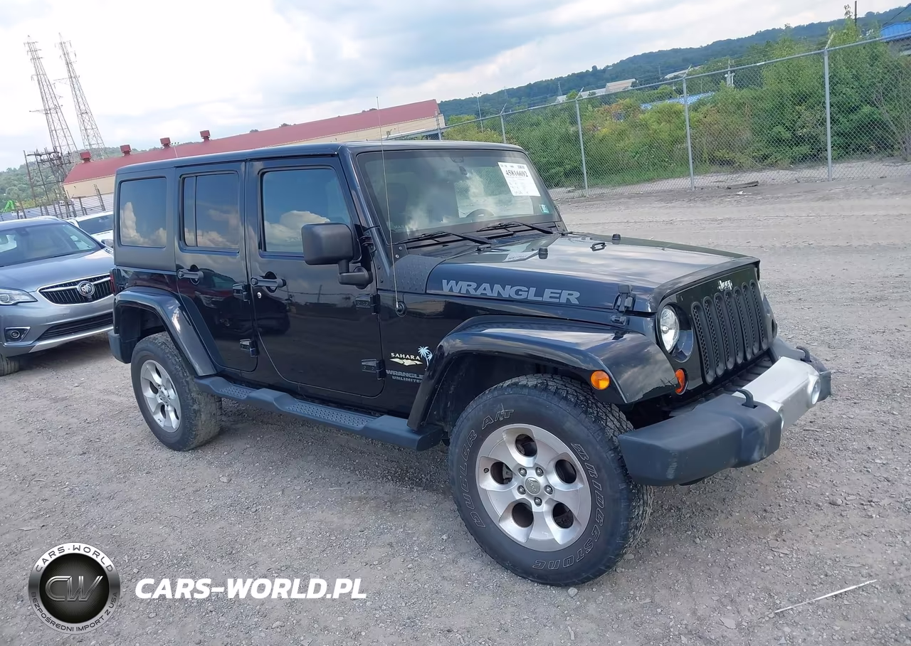 2013 Jeep Wrangler Unlimited Sahara – zdjęcie 1 z 17