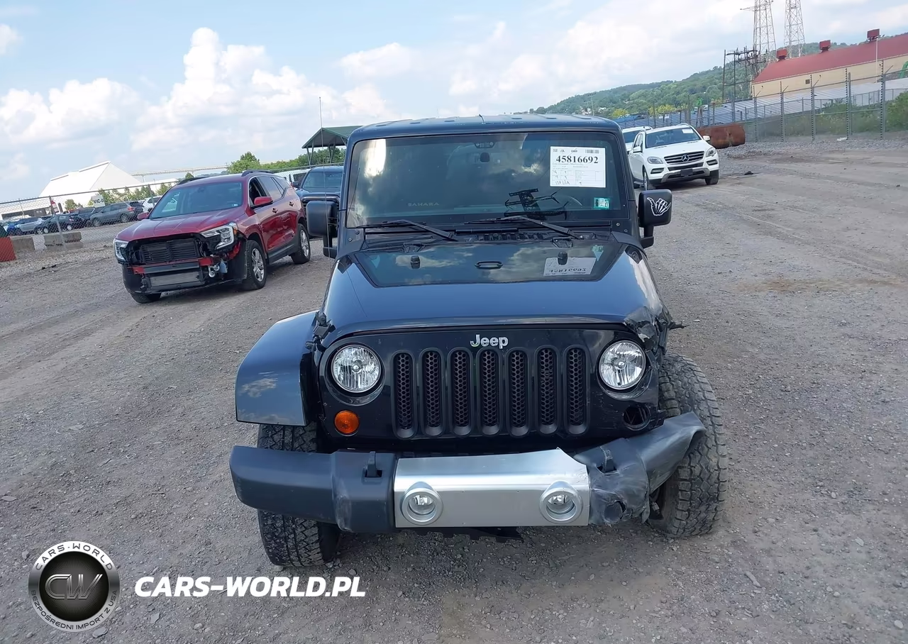 2013 Jeep Wrangler Unlimited Sahara VIN:1C4HJWEG4DL684306 - 13