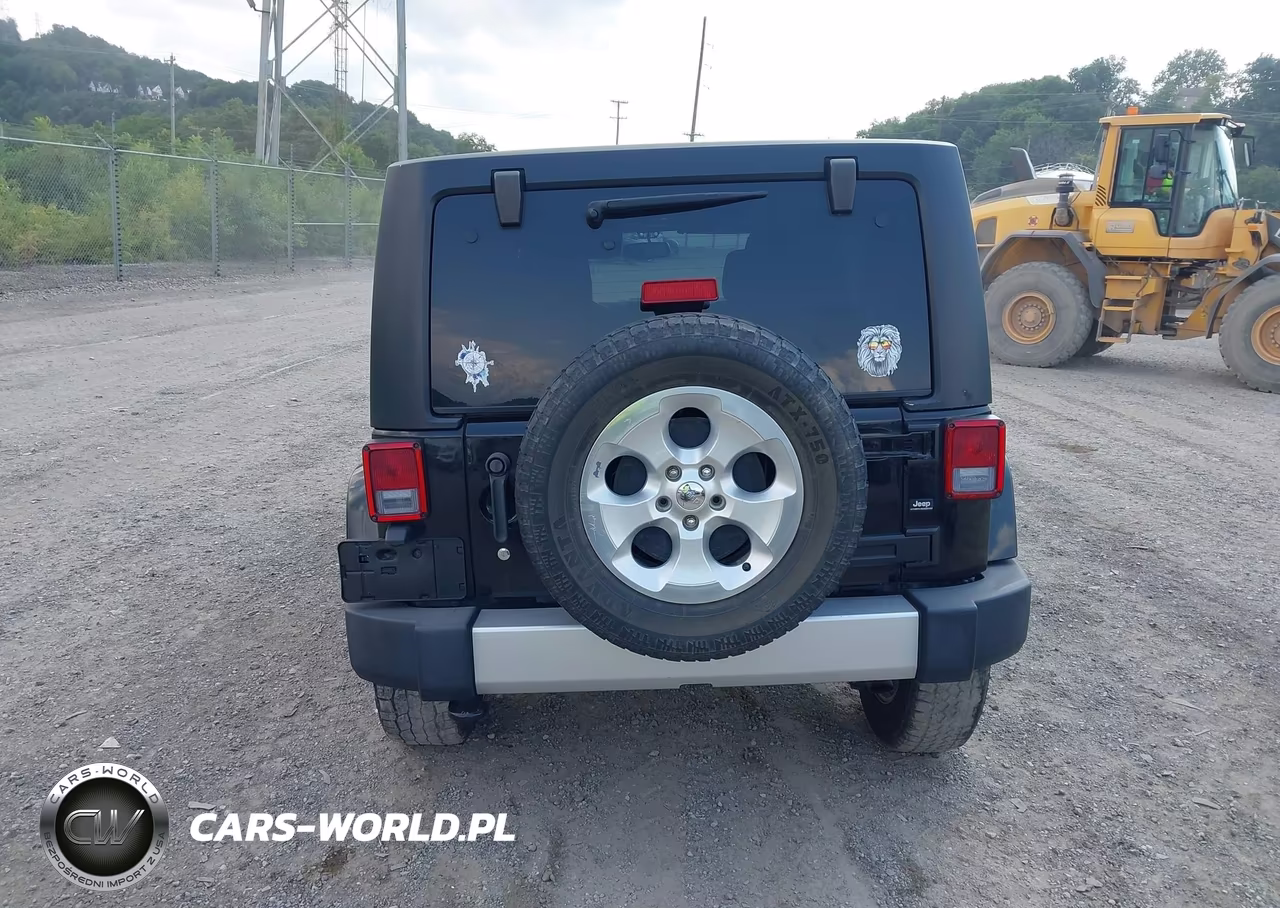 2013 Jeep Wrangler Unlimited Sahara VIN:1C4HJWEG4DL684306 - 17