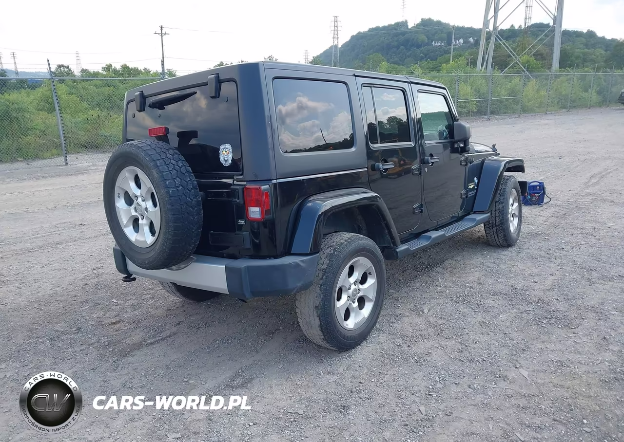2013 Jeep Wrangler Unlimited Sahara VIN:1C4HJWEG4DL684306 - 4
