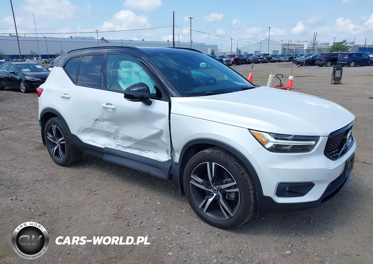 2022 Volvo Xc40 T5 R-Design