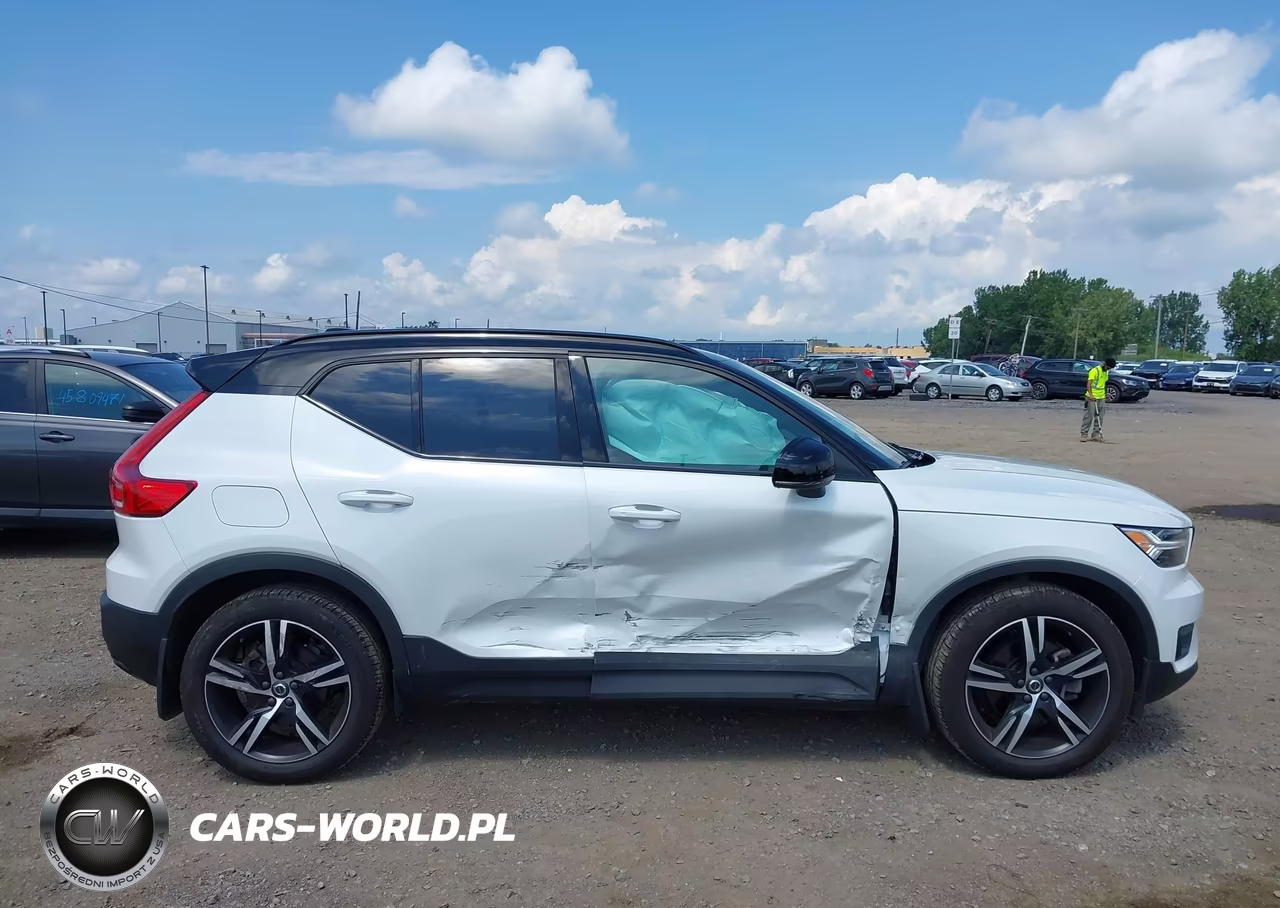 2022 Volvo Xc40 T5 R-Design VIN:YV4162UM3N2742851 - 13