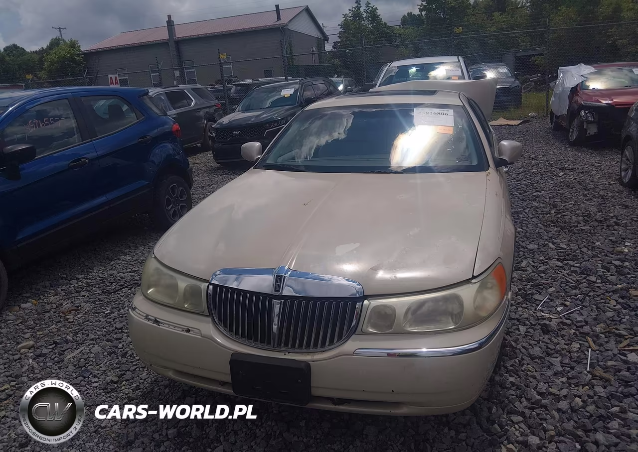 2002 Lincoln Town Car Cartier VIN:1LNHM83W02Y645902 - 12