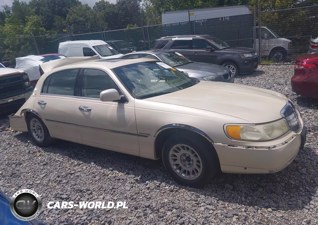 2002 Lincoln Town Car Cartier VIN:1LNHM83W02Y645902 - 13