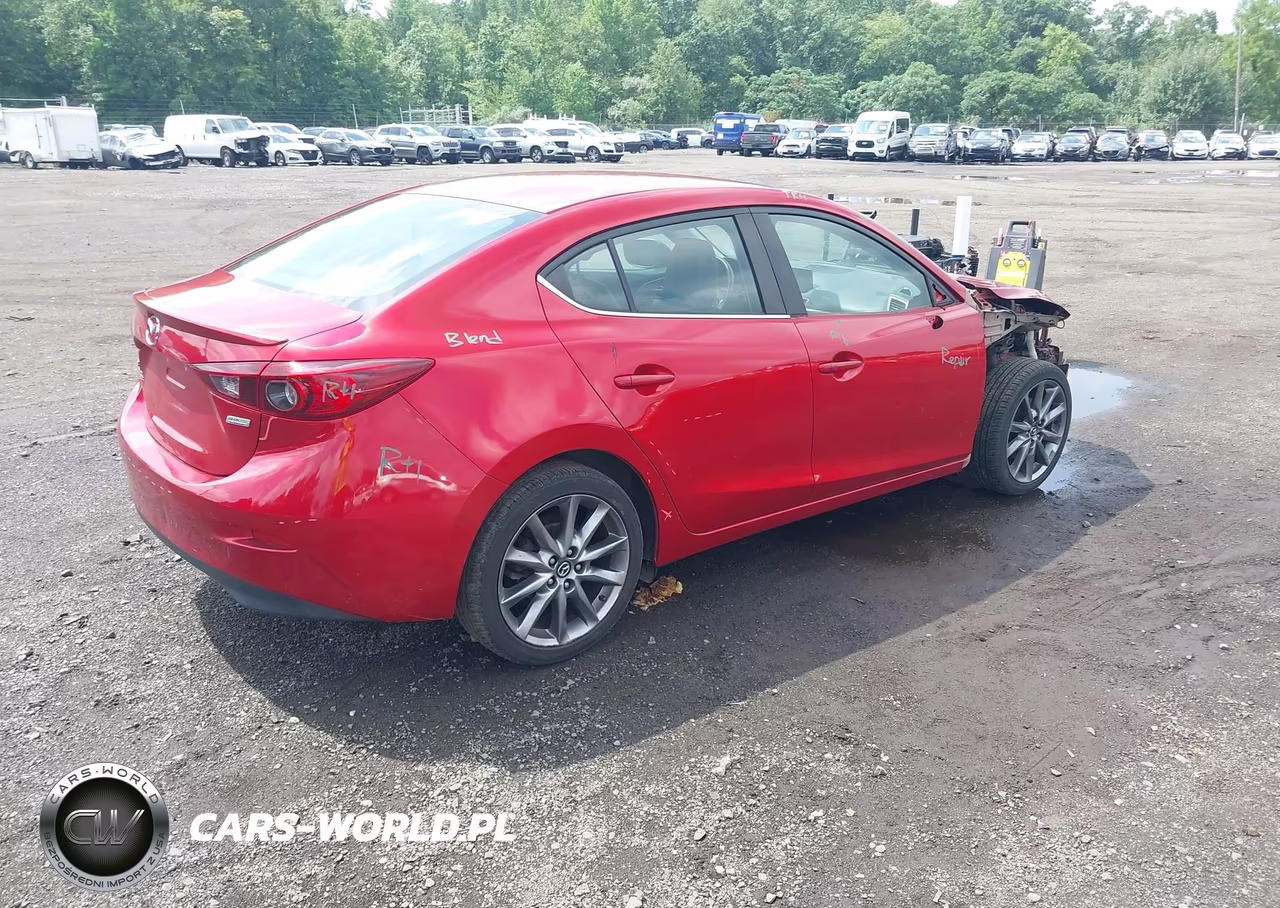 2018 Mazda Mazda3 Touring VIN:3MZBN1V30JM272613 - 4