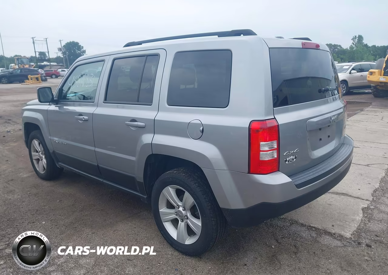 2015 Jeep Patriot Latitude VIN:1C4NJRFB7FD348718 - 3