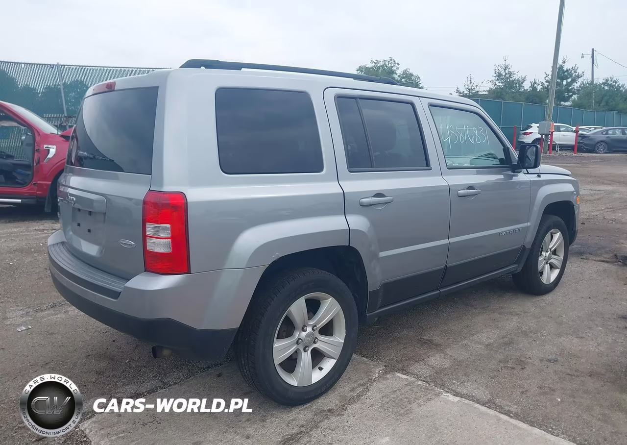 2015 Jeep Patriot Latitude VIN:1C4NJRFB7FD348718 - 4