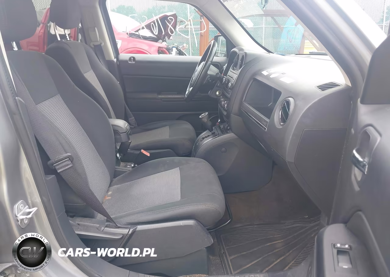 2015 Jeep Patriot Latitude VIN:1C4NJRFB7FD348718 - 5