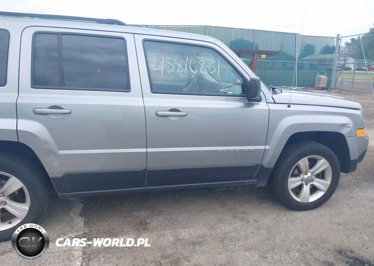 2015 Jeep Patriot Latitude VIN:1C4NJRFB7FD348718 - 6