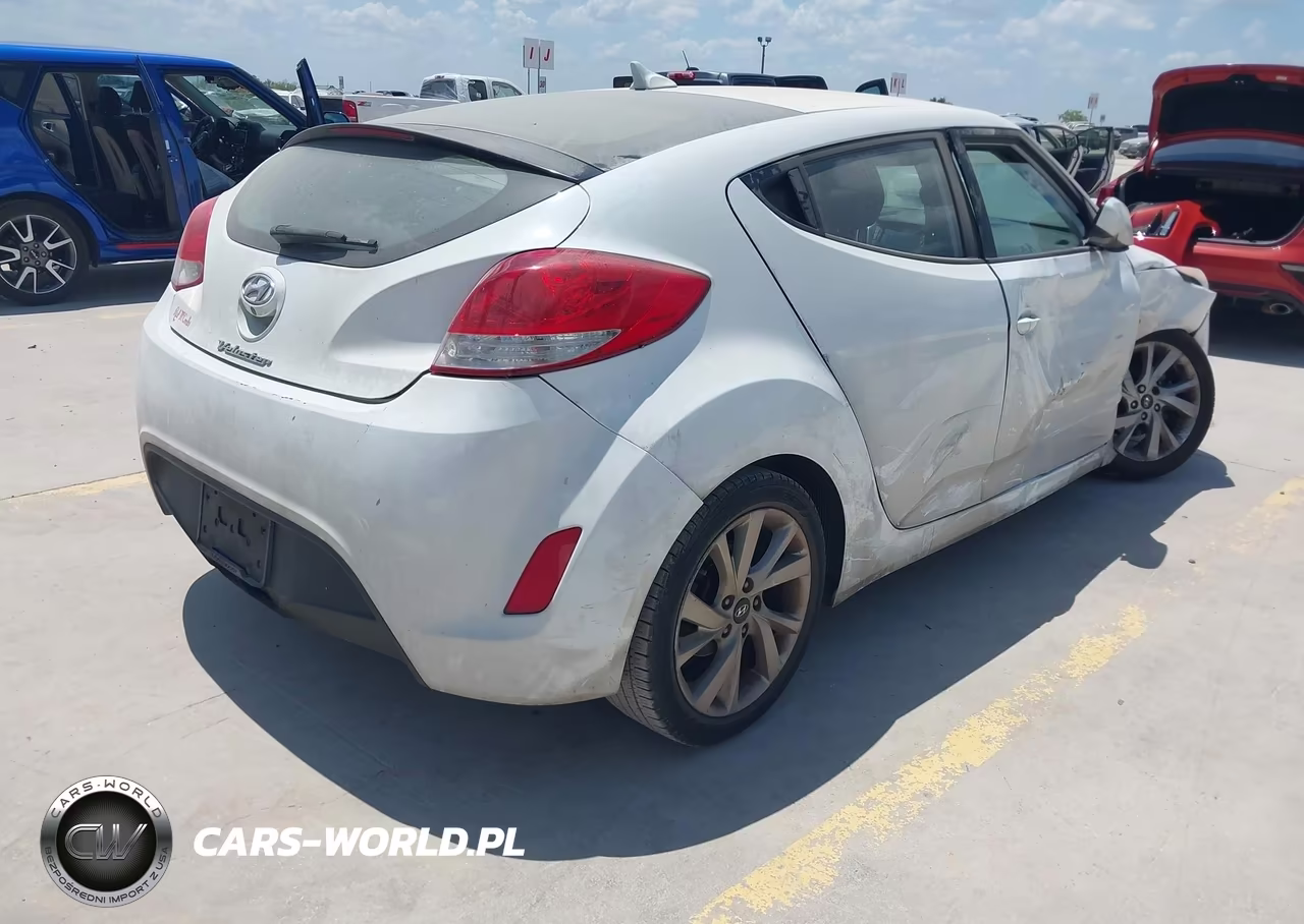 2017 Hyundai Veloster VIN:KMHTC6ADXHU306244 - 4
