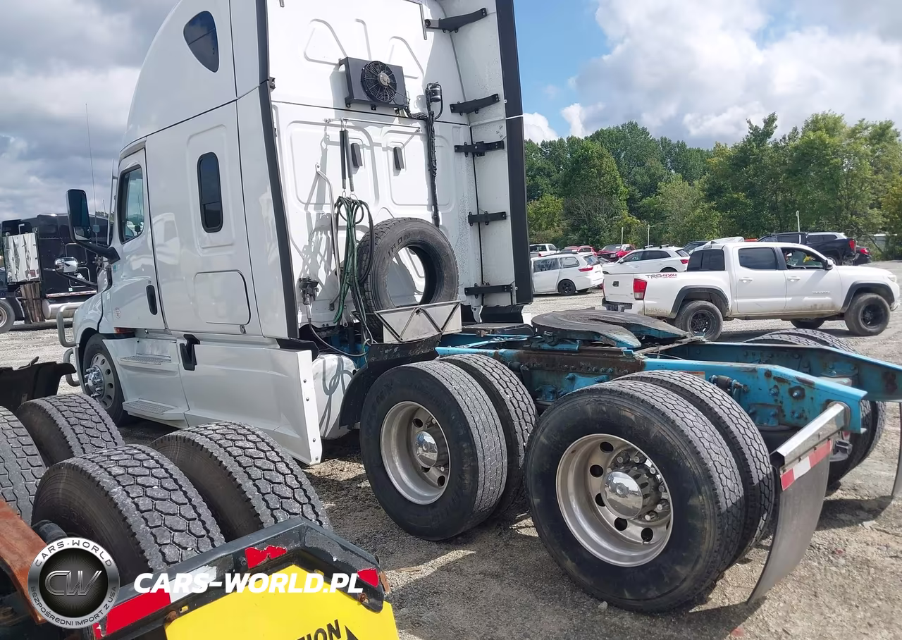 2021 Freightliner New Cascadia 126 VIN:1FUJHHDR3MLMK3964 - 3