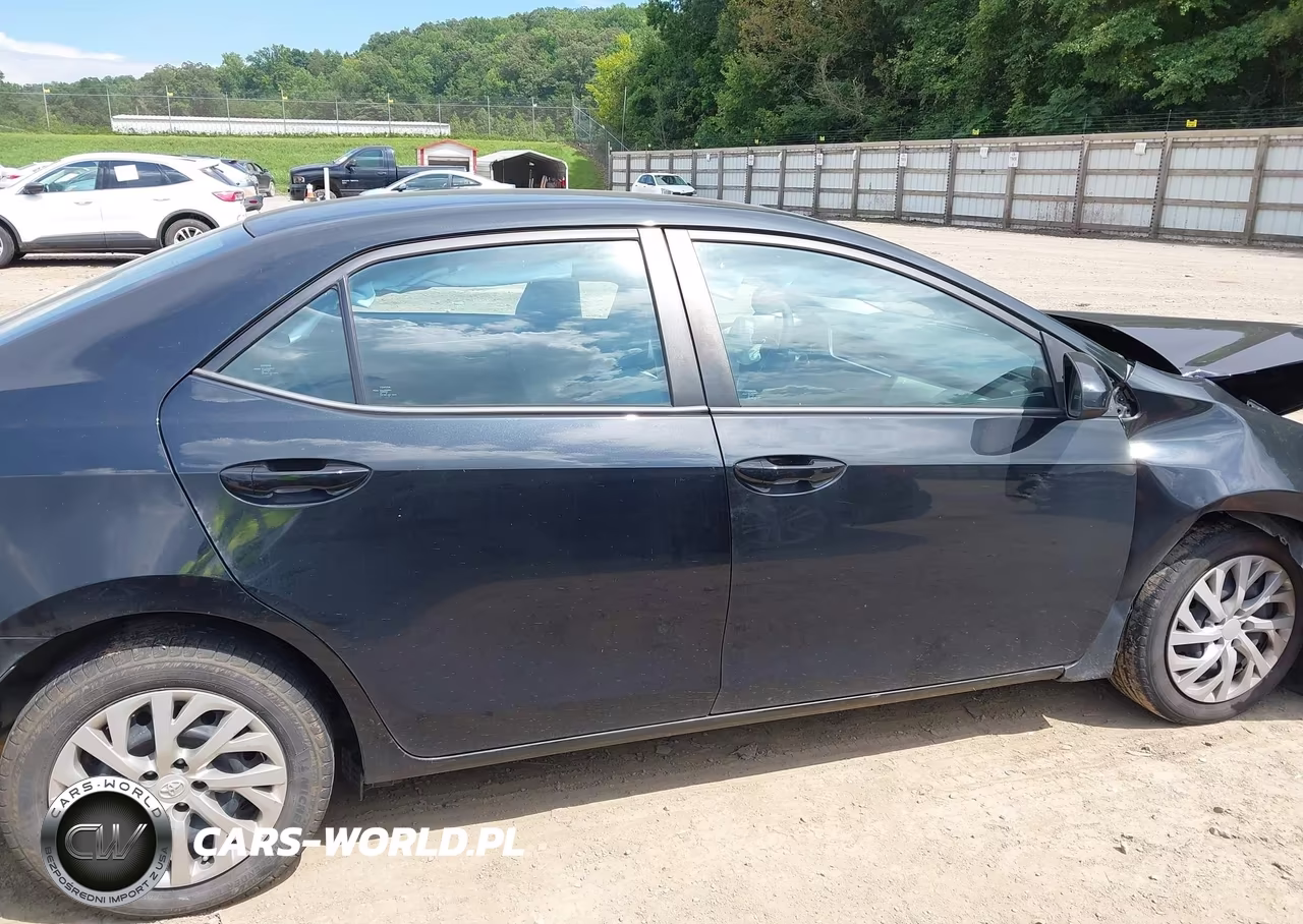 2019 Toyota Corolla Le VIN:2T1BURHE0KC186049 - 13