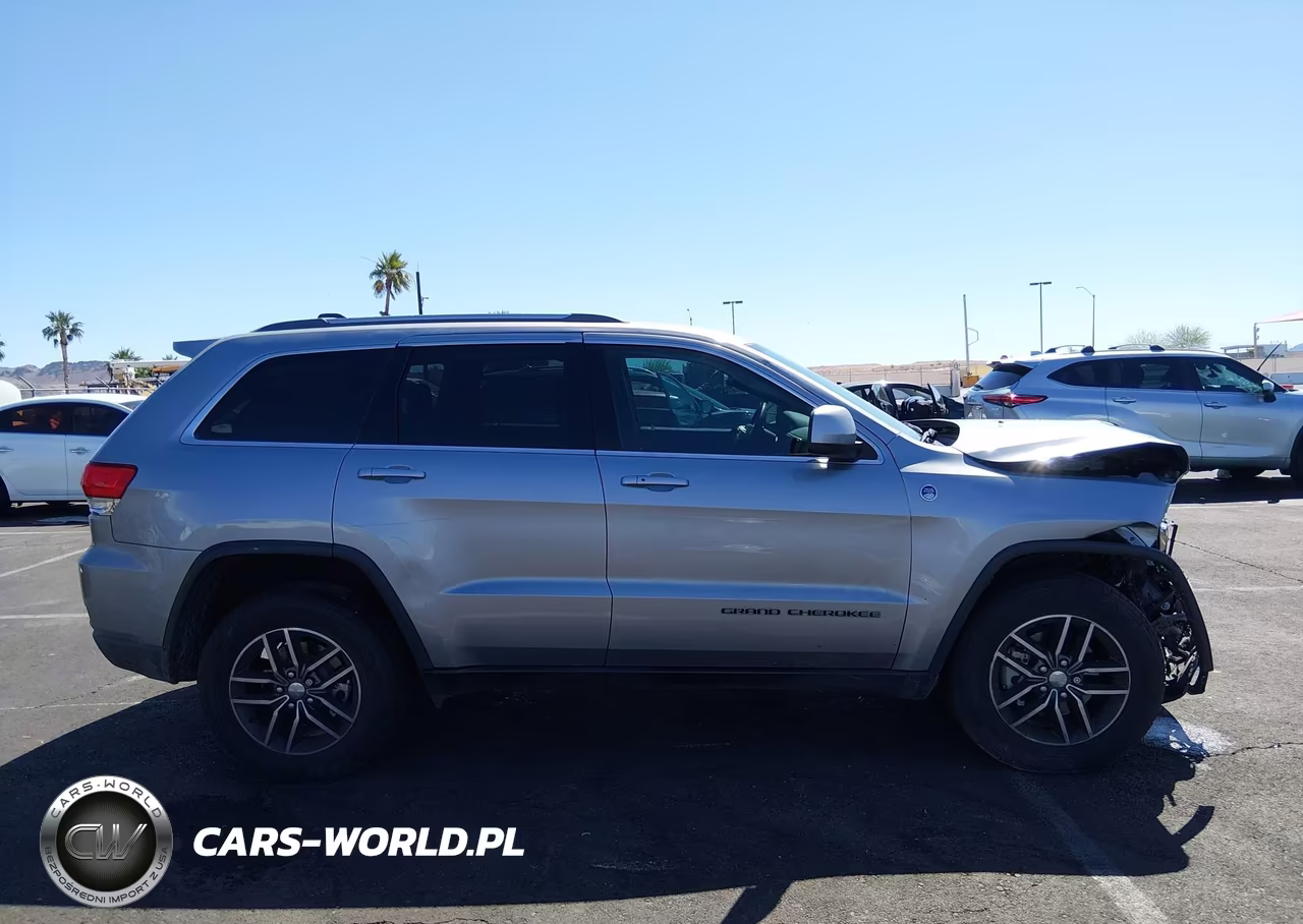 2018 Jeep Grand Cherokee Laredo E 4X4 VIN:1C4RJFAG6JC401698 - 14
