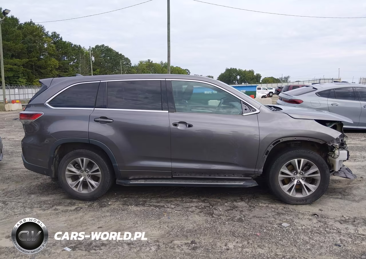 2015 Toyota Highlander Le Plus V6 VIN:5TDZKRFH8FS063002 - 14